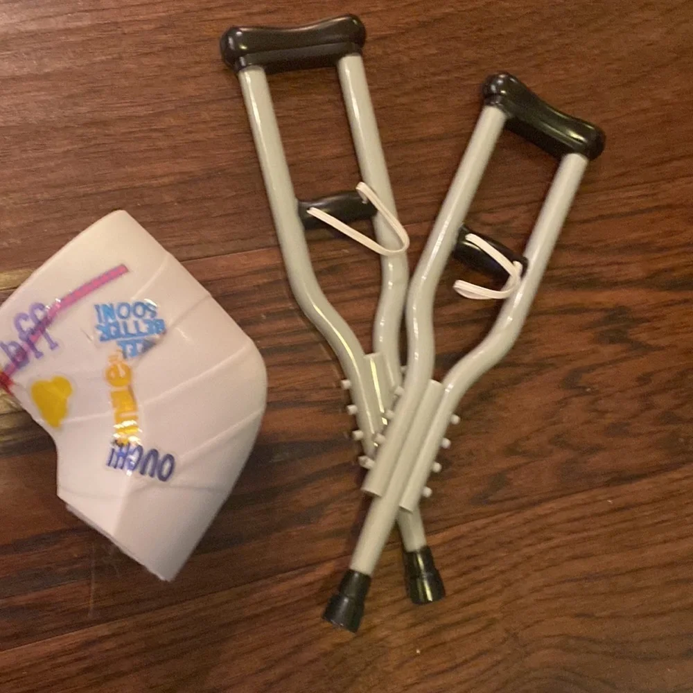 Build-A-Bear get well soon accessory set crutches & white cast with stickers​​ - Picture 2 of 7